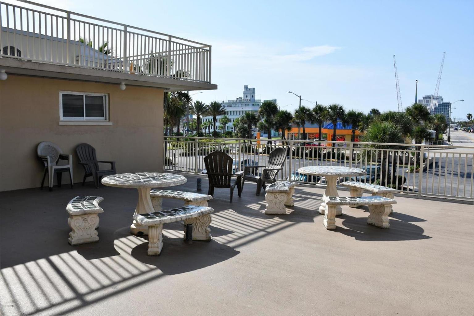 Ocean Breeze - Direct Ocean Front-Pool Is Open Apartment Daytona Beach Exterior photo