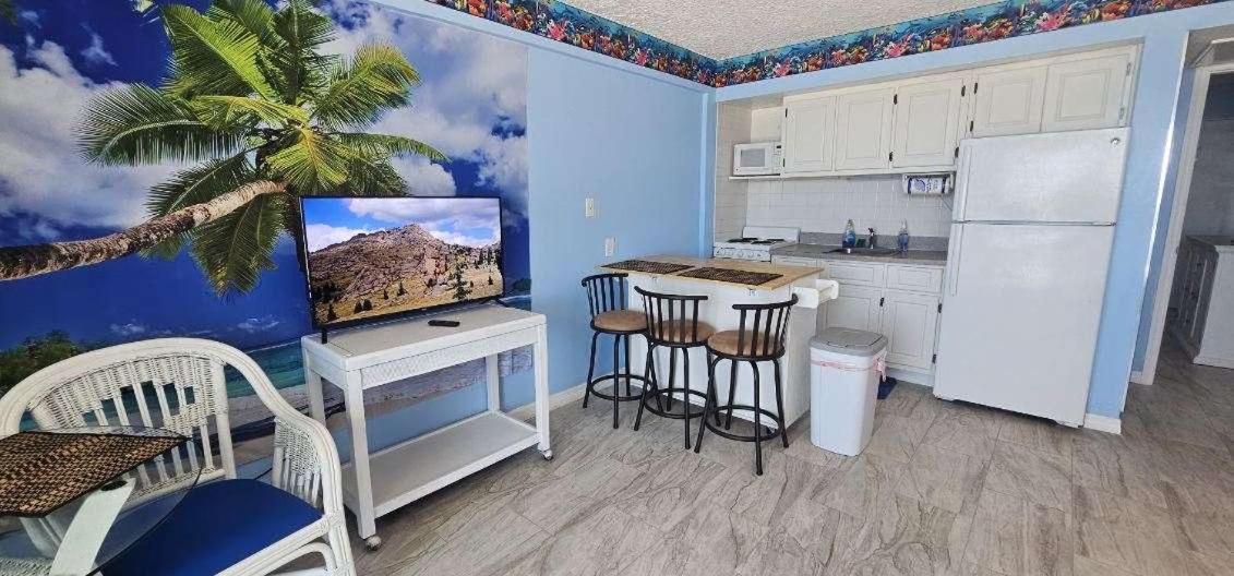 Ocean Breeze - Direct Ocean Front-Pool Is Open Apartment Daytona Beach Exterior photo