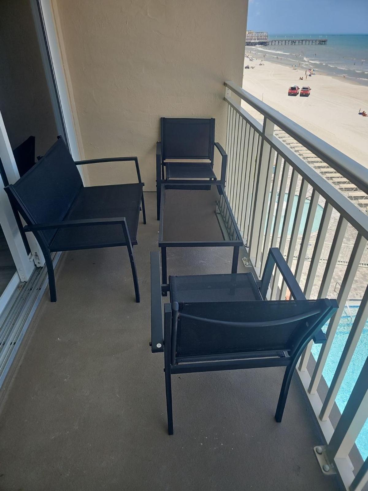 Ocean Breeze - Direct Ocean Front-Pool Is Open Apartment Daytona Beach Exterior photo