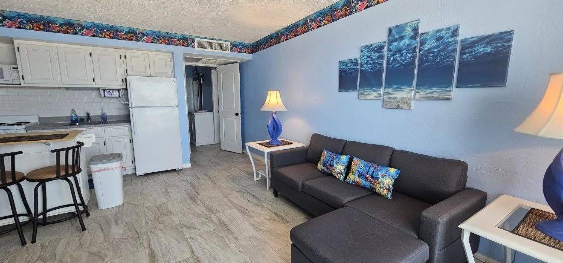 Ocean Breeze - Direct Ocean Front-Pool Is Open Apartment Daytona Beach Exterior photo